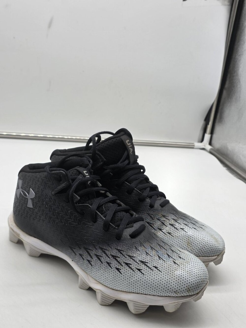 Under Armour Shoes Mens Size 8.5 Black White Ombre Football Cleats 3027293-001